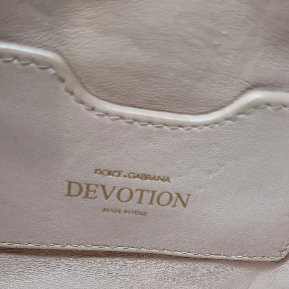SOLD!! Dolce & Gabbana Devotion Sacred Heart Pink Calfskin Crossbody Bag - Picture 11 of 15
